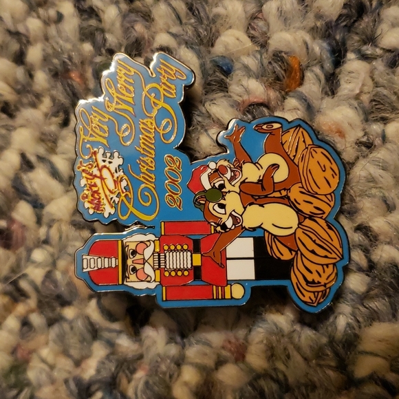 Mickey's Very Merry Christmas Party 2002 Pin - Picture 1 of 2